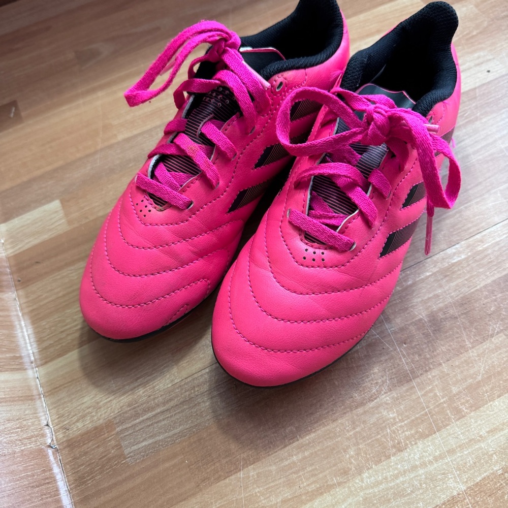 Adidas Goletto VIII FG youth soccer cleat in "Shock Pink" and black. Size 3 - Picture 3 of 11